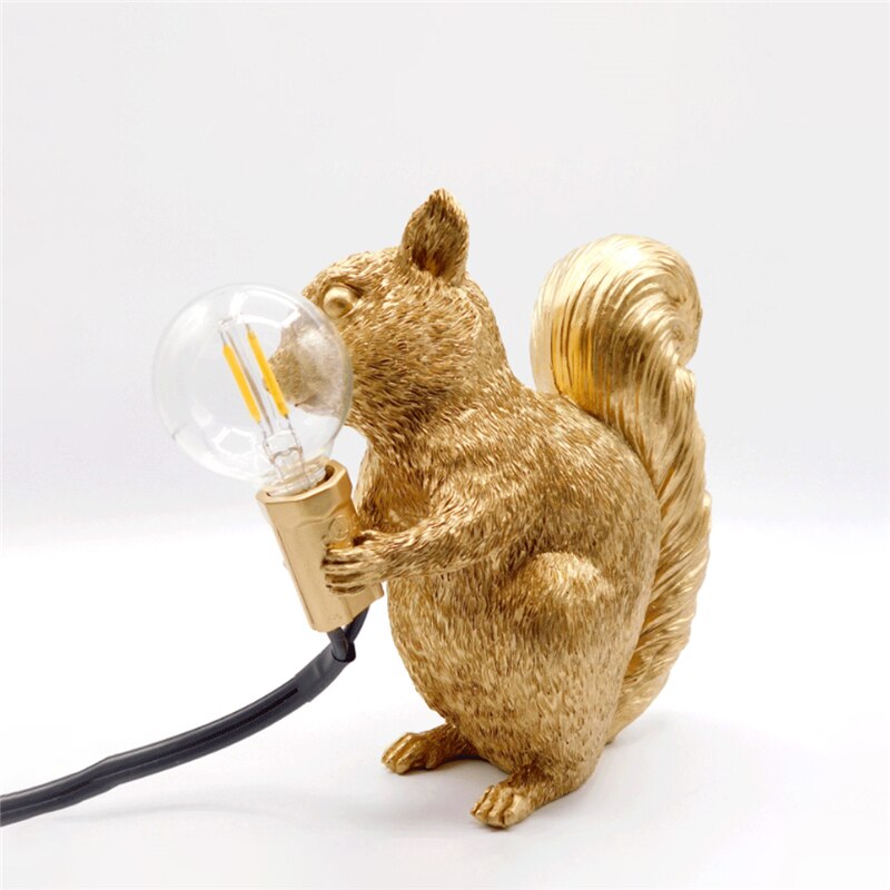 SkandiSquirrel – Niedliche Designer-Tischlampe mit Eichhörnchen