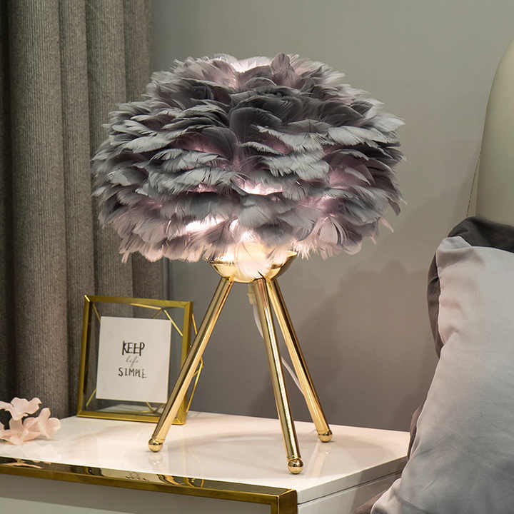 FeatherGlow – Stilvolle Federlampe für sanfte Akzente