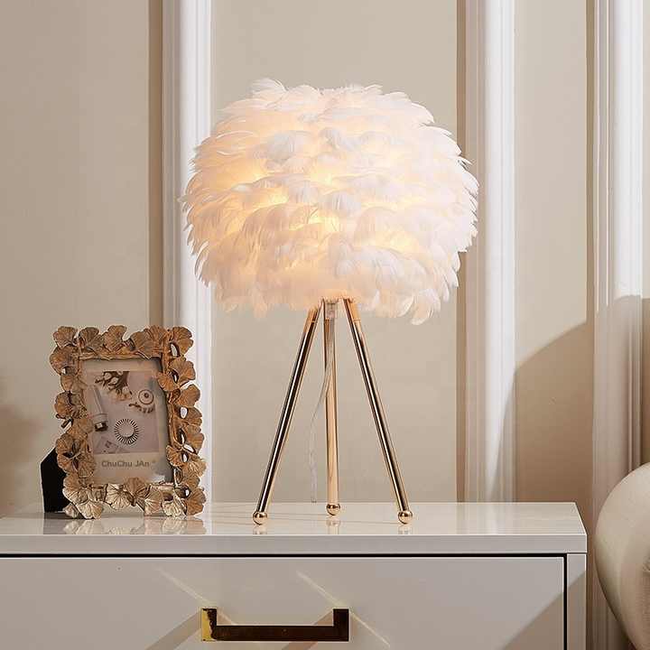 FeatherGlow – Stilvolle Federlampe für sanfte Akzente