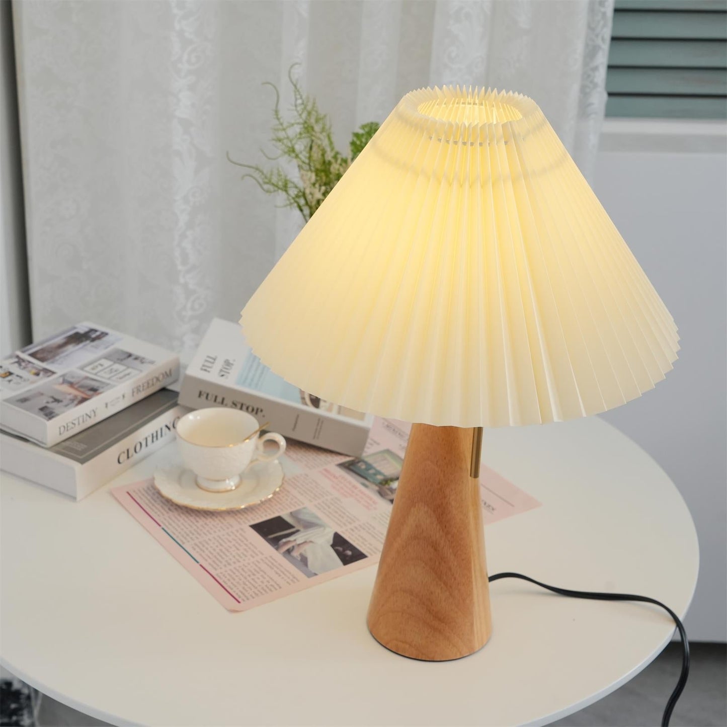 Rami – Tischlampe aus Walnussholz