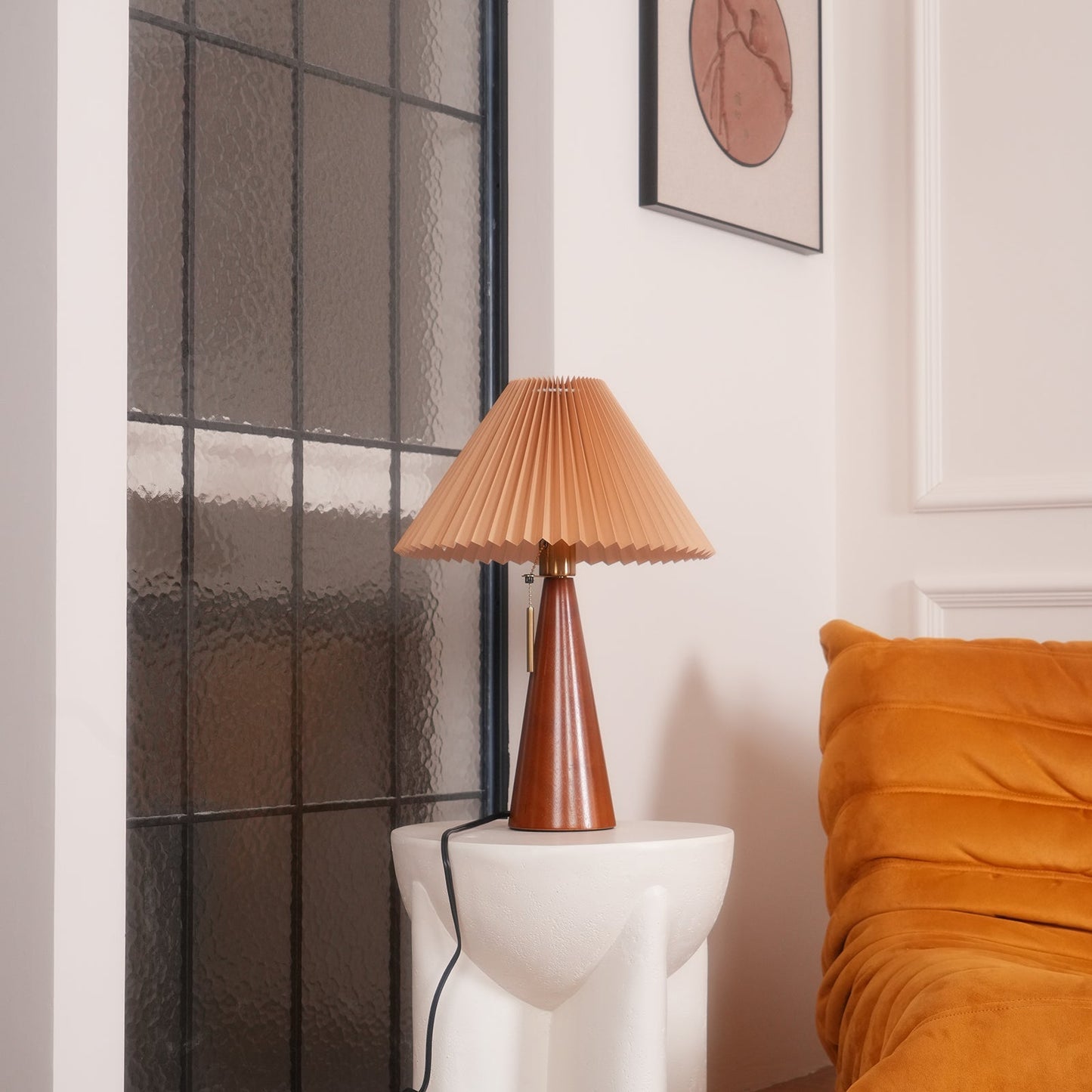 Rami – Tischlampe aus Walnussholz