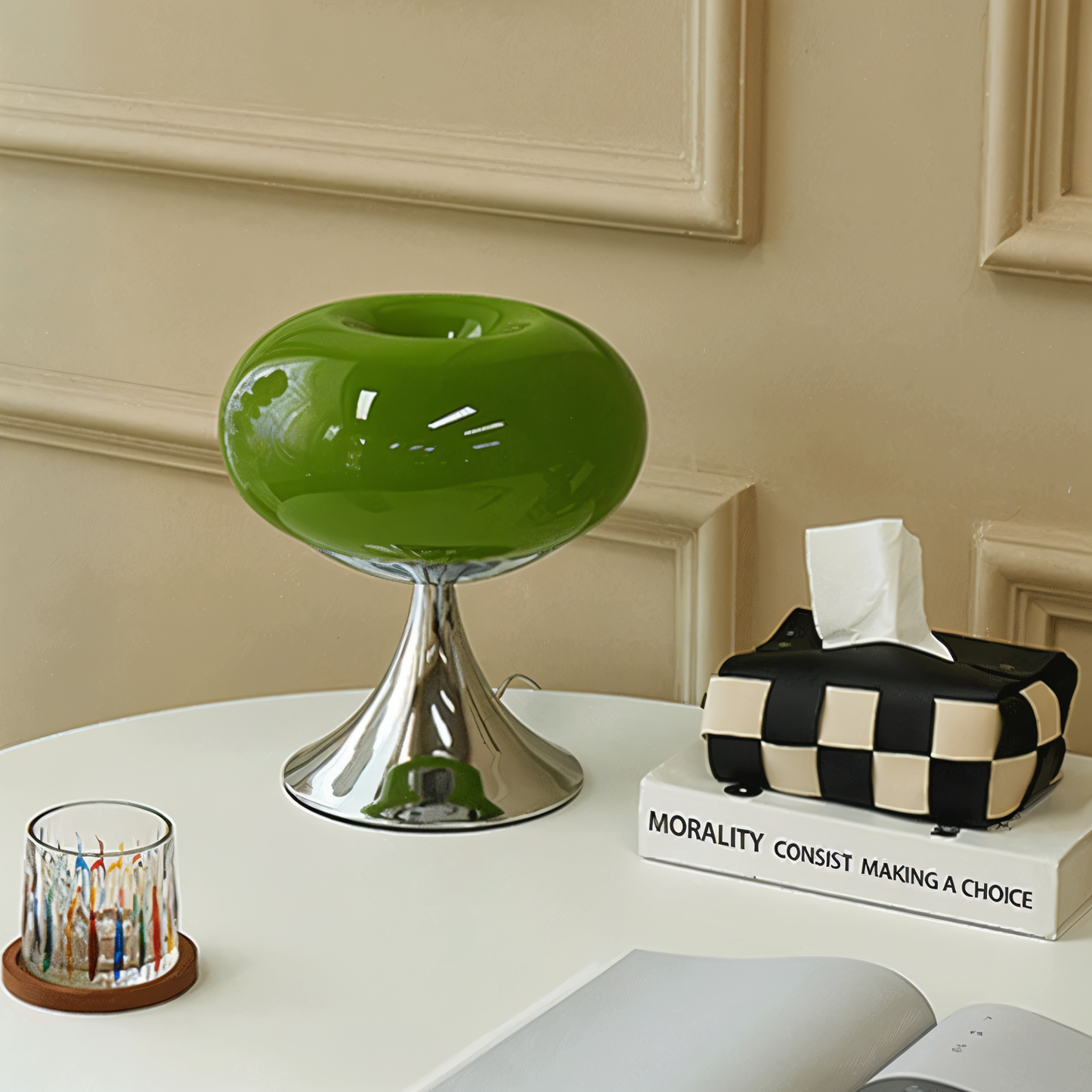 MacaronGlow – Farbige Tischlampe mit kurvigem Glas im Macaron-Stil