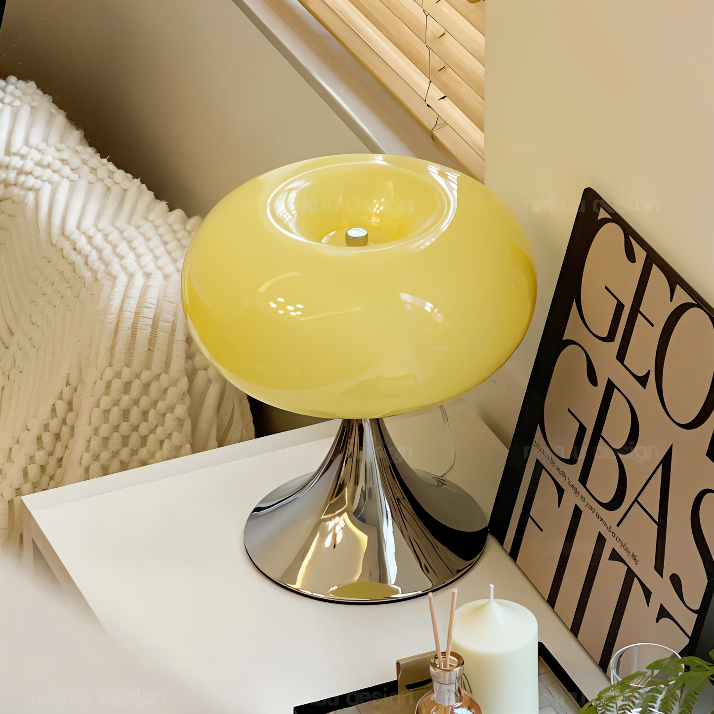 MacaronGlow – Farbige Tischlampe mit kurvigem Glas im Macaron-Stil