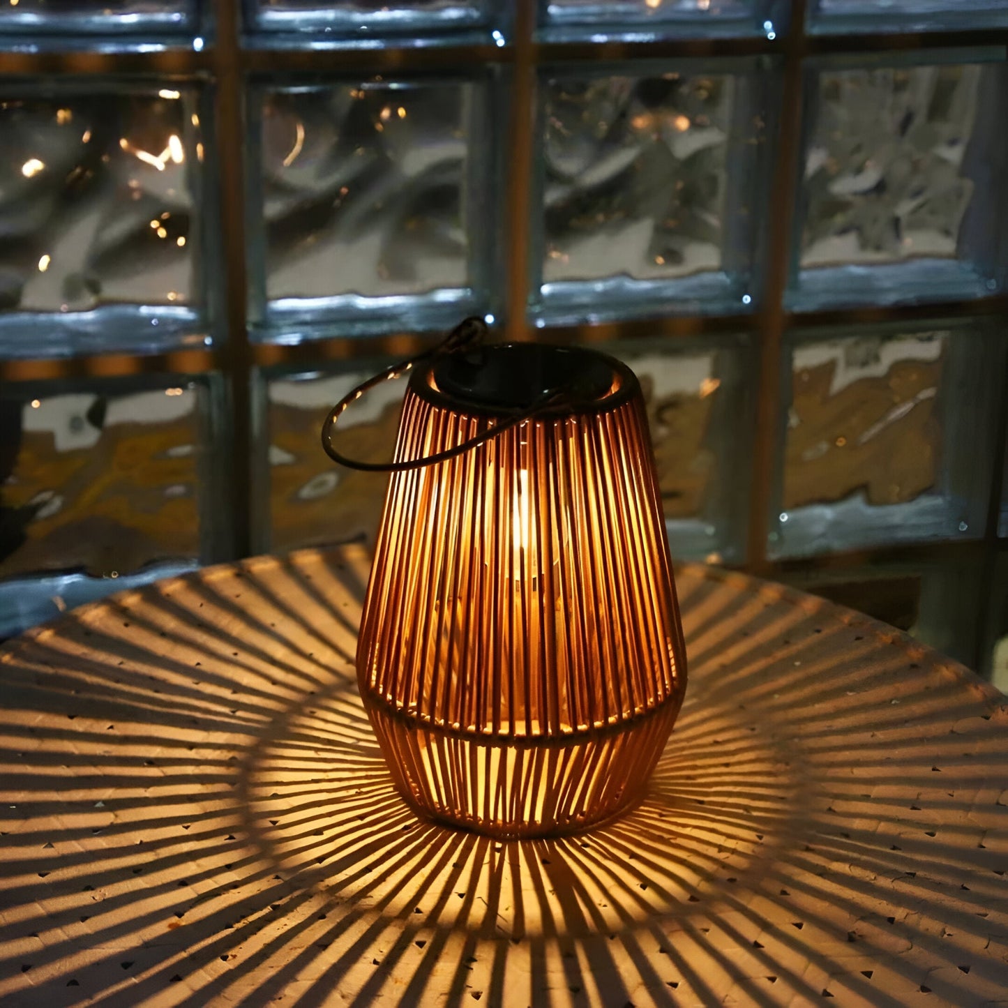 SolarWeave Laterne – Rattan-Bambus Optik