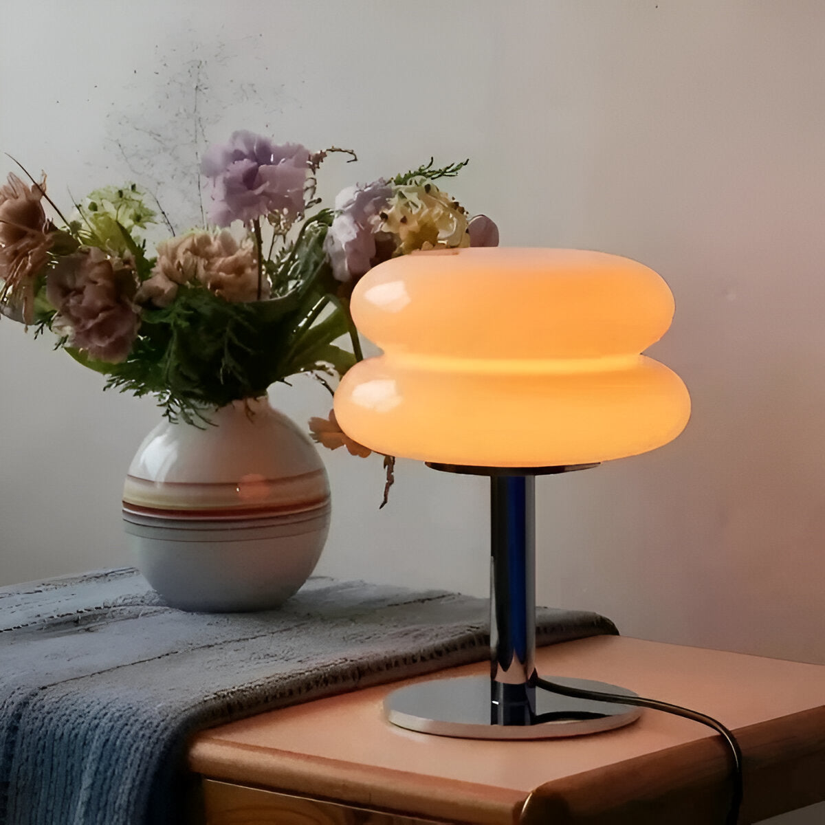 VivaGlass Tischlampe – Stilvolle Farbglanz-Leuchte für moderne Räume