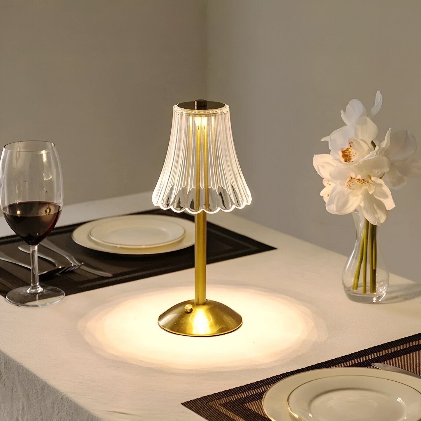 LumiTusker – Retro-Tischlampe im Elefantenstil mit kabelloser Funktion