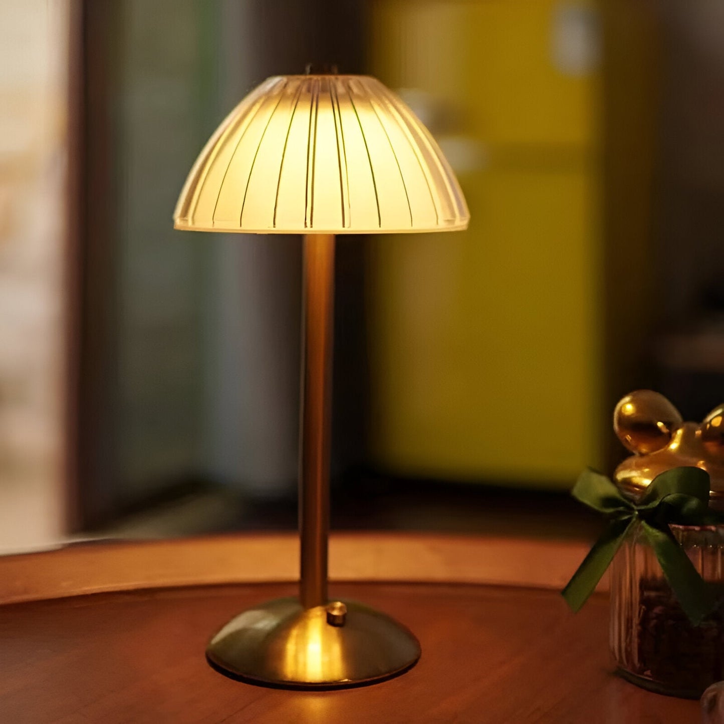 LumiTusker – Retro-Tischlampe im Elefantenstil mit kabelloser Funktion