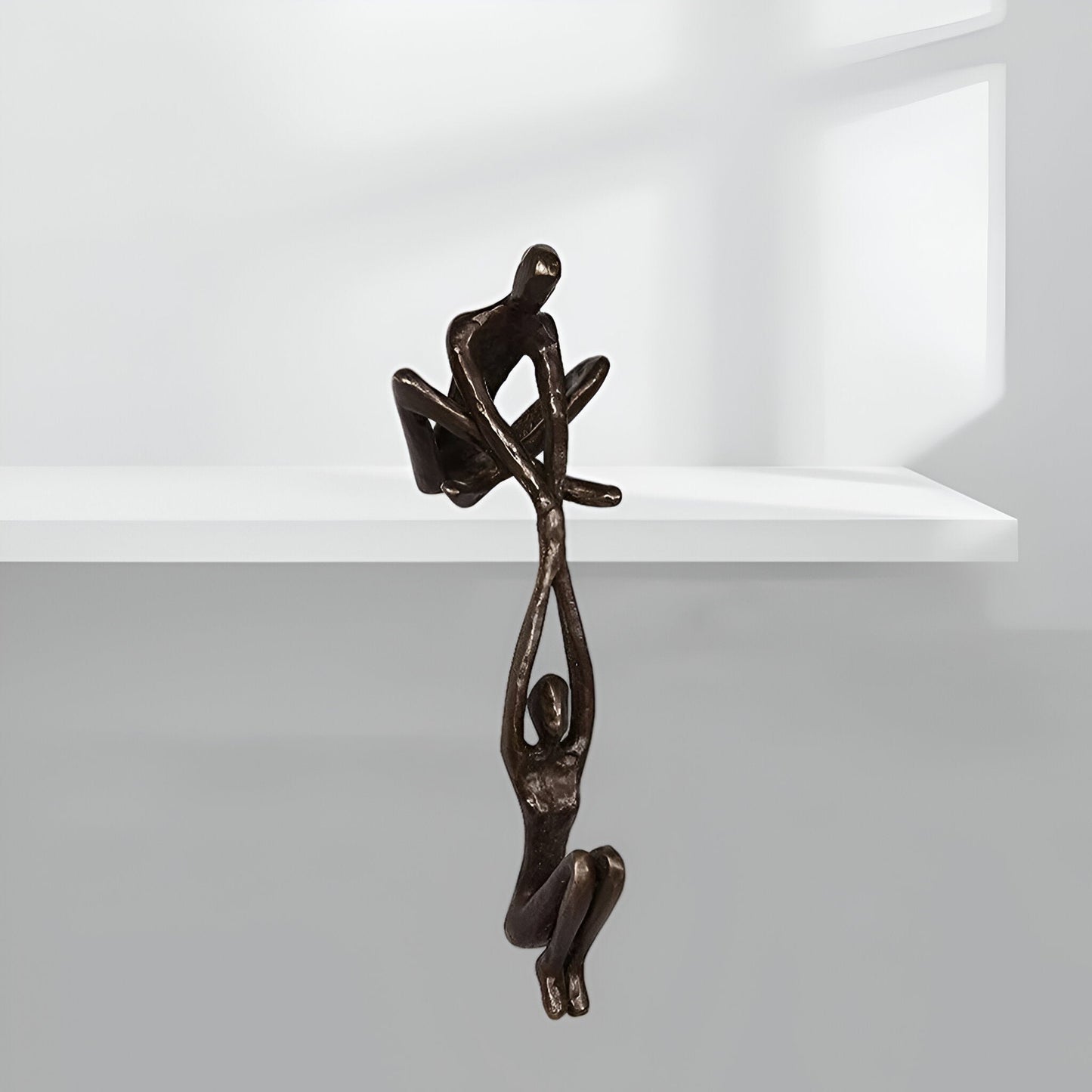 LoveLift Skulptur – Figur Mann hebt Frau