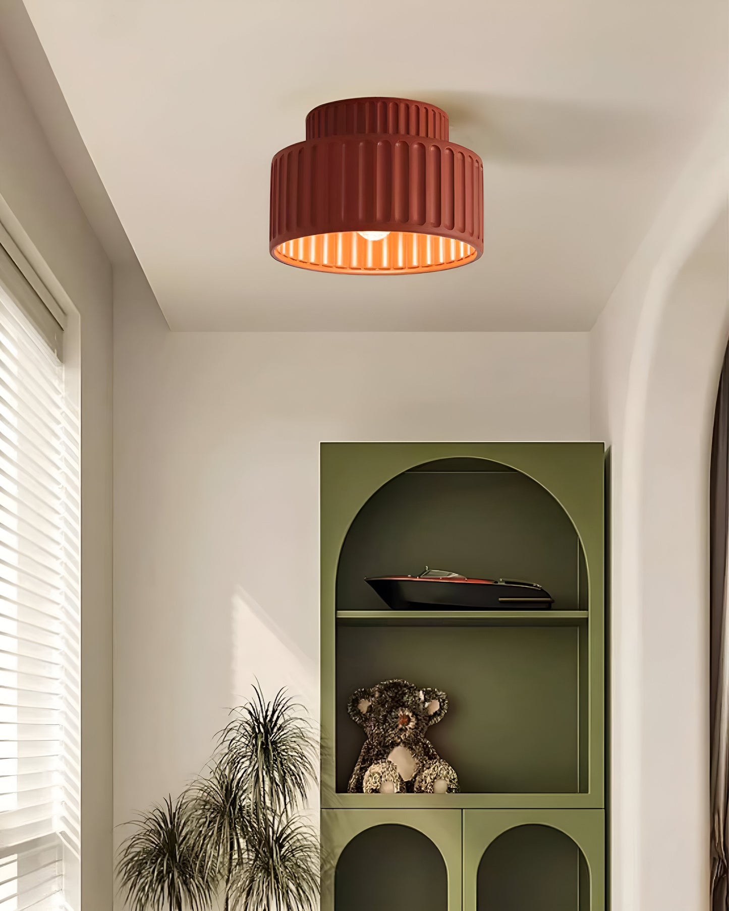 PureRib Deckenlampe – Gerippte Harz-Leuchte in mattem Weiß
