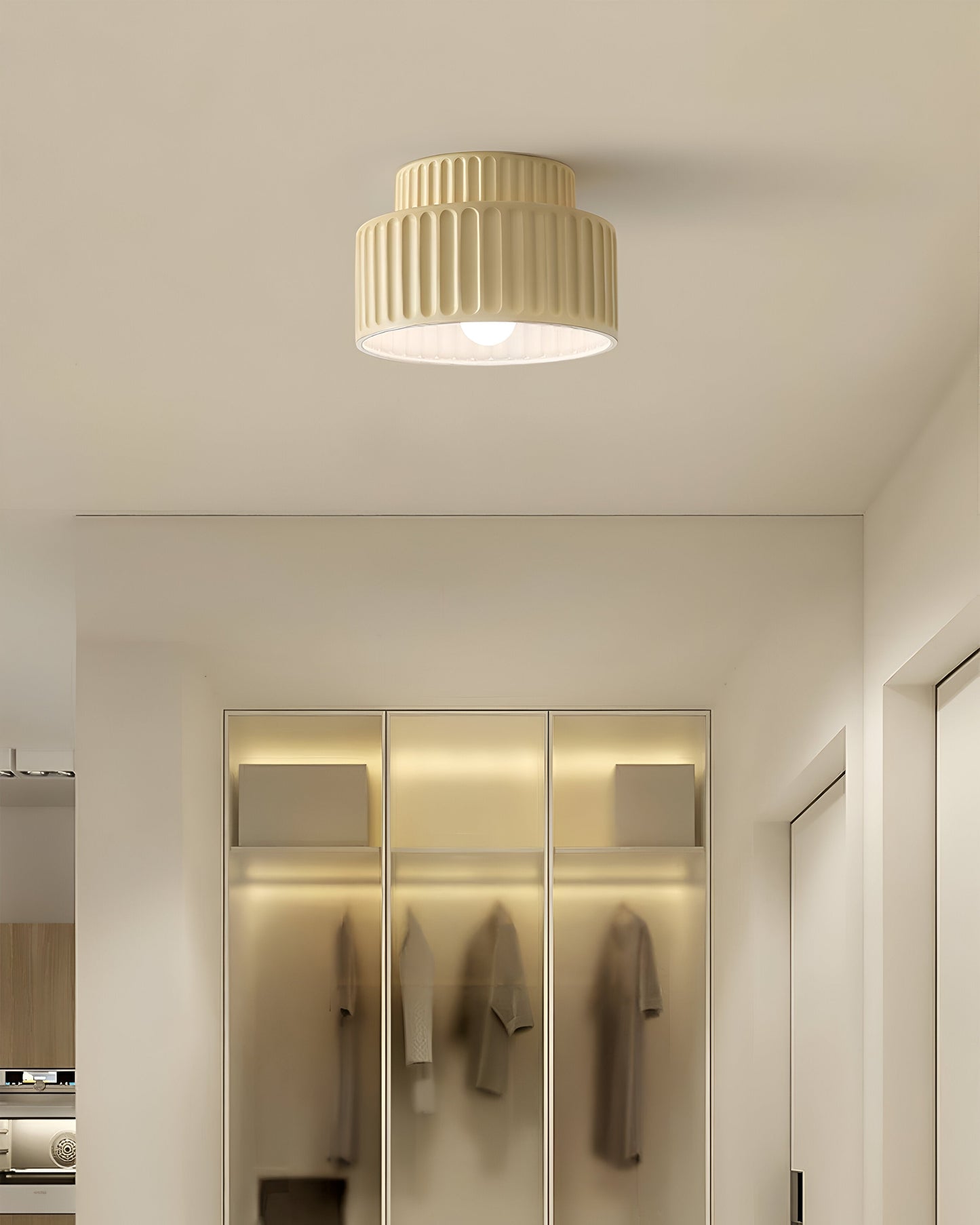 PureRib Deckenlampe – Gerippte Harz-Leuchte in mattem Weiß