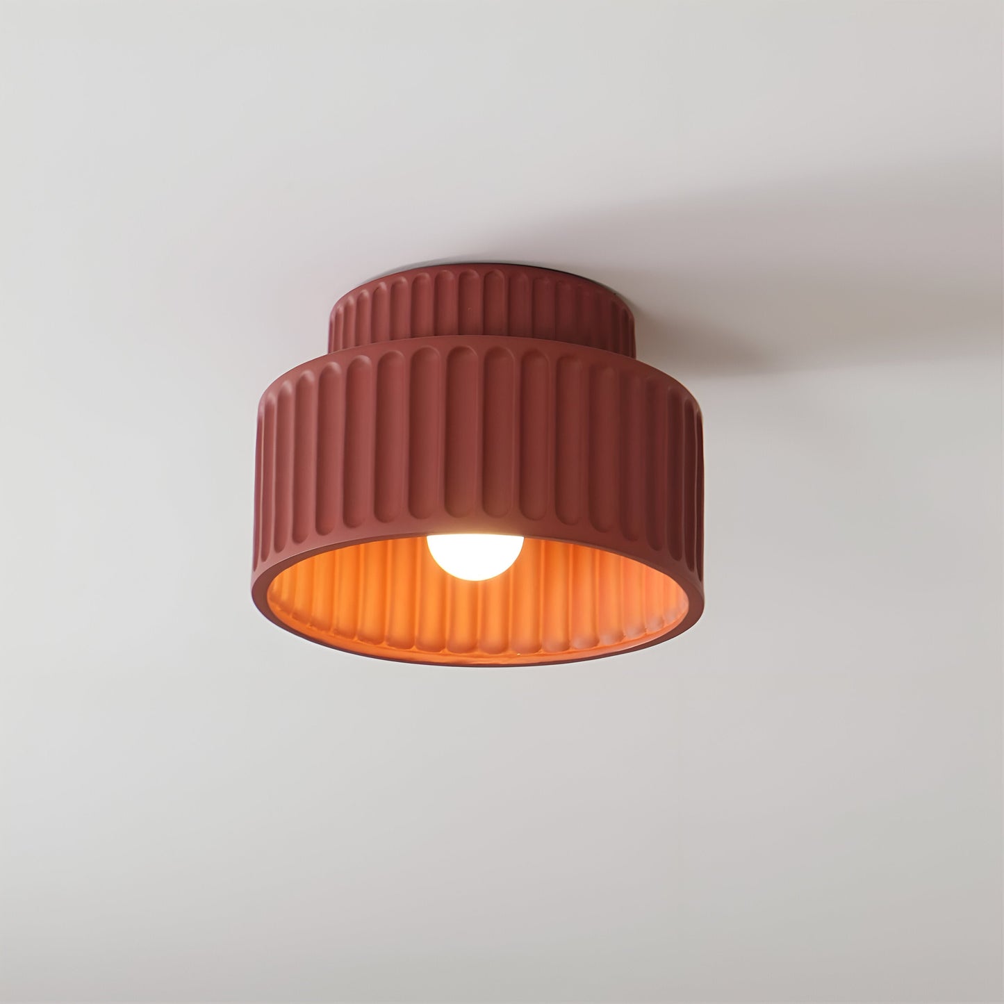 PureRib Deckenlampe – Gerippte Harz-Leuchte in mattem Weiß