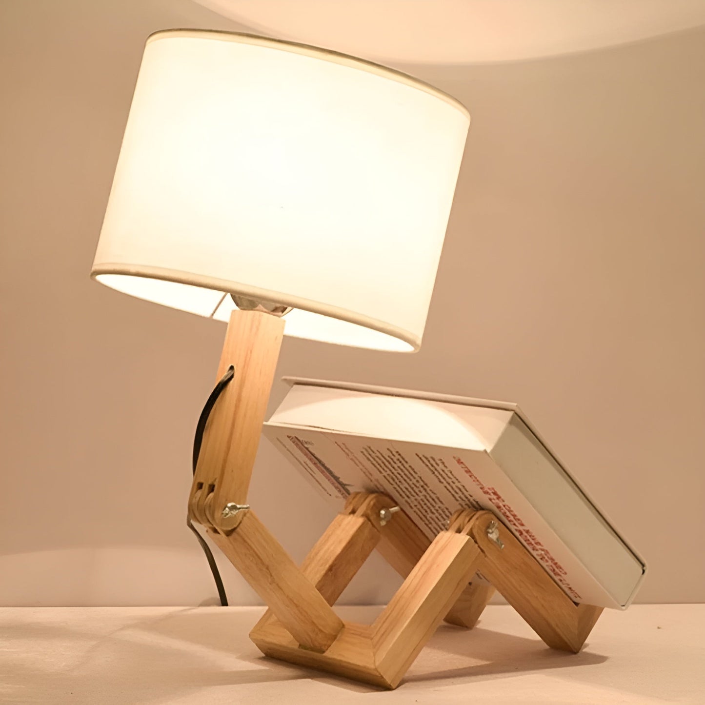 Robot Light – Tischlampe mit flexiblem Holzsockel