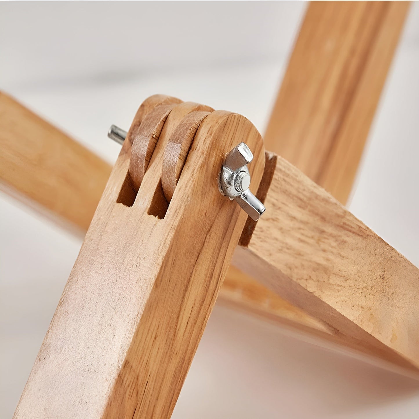 Robot Light – Tischlampe mit flexiblem Holzsockel