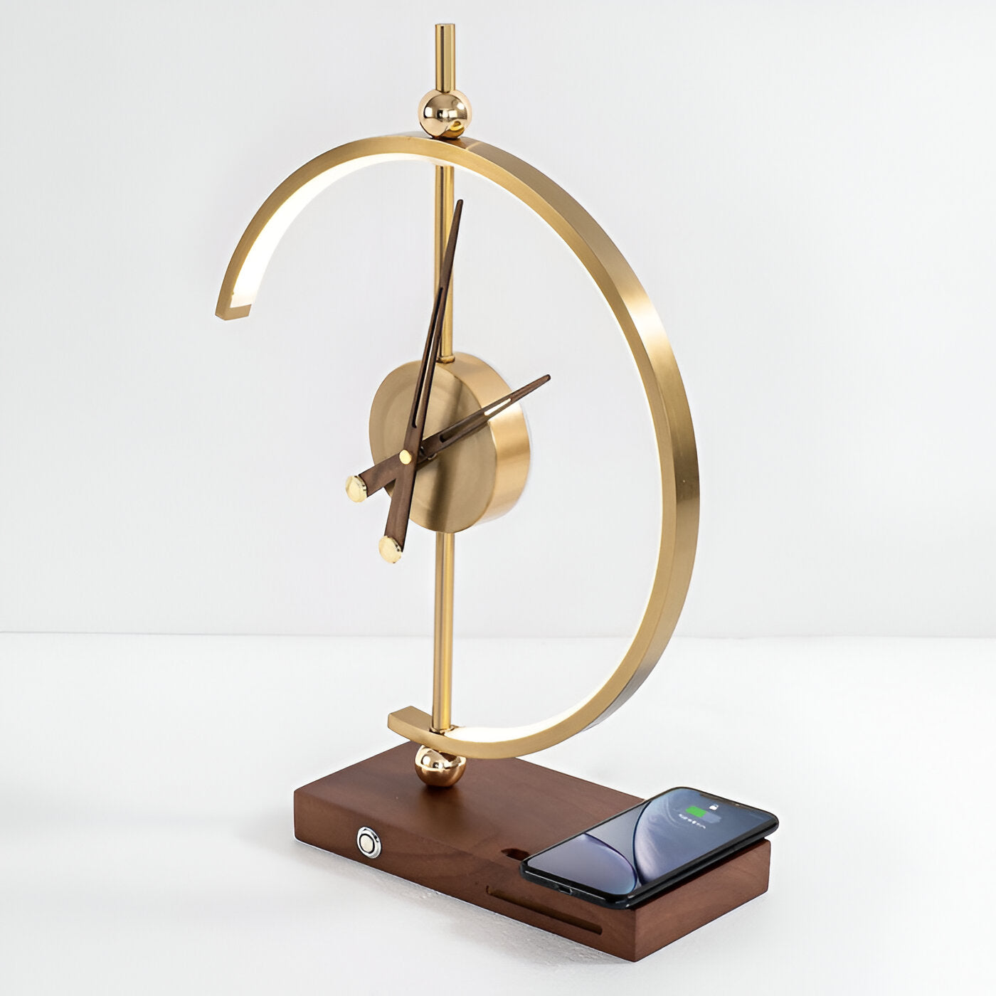 TimeLux – Geometrische LED-Tischuhr mit Wireless-Charging in Gold