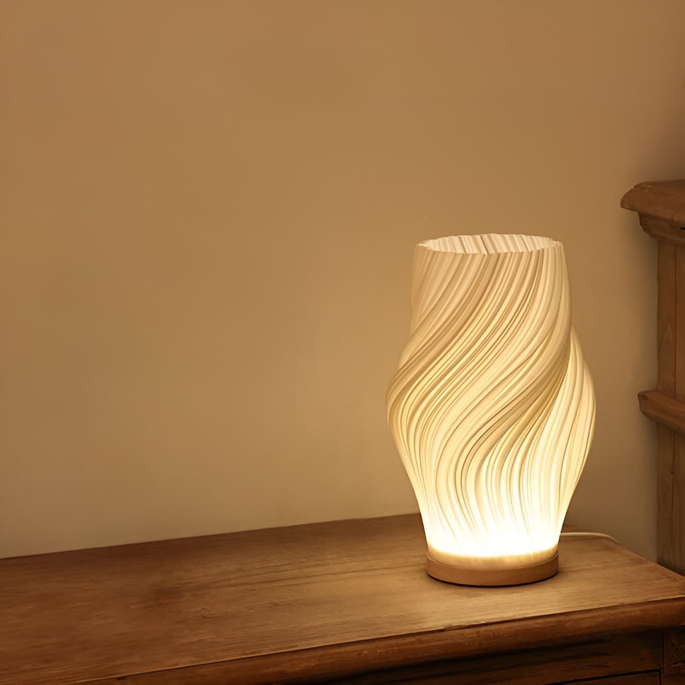 WaveGlow Tischlampe – 3D-Wellenoptik