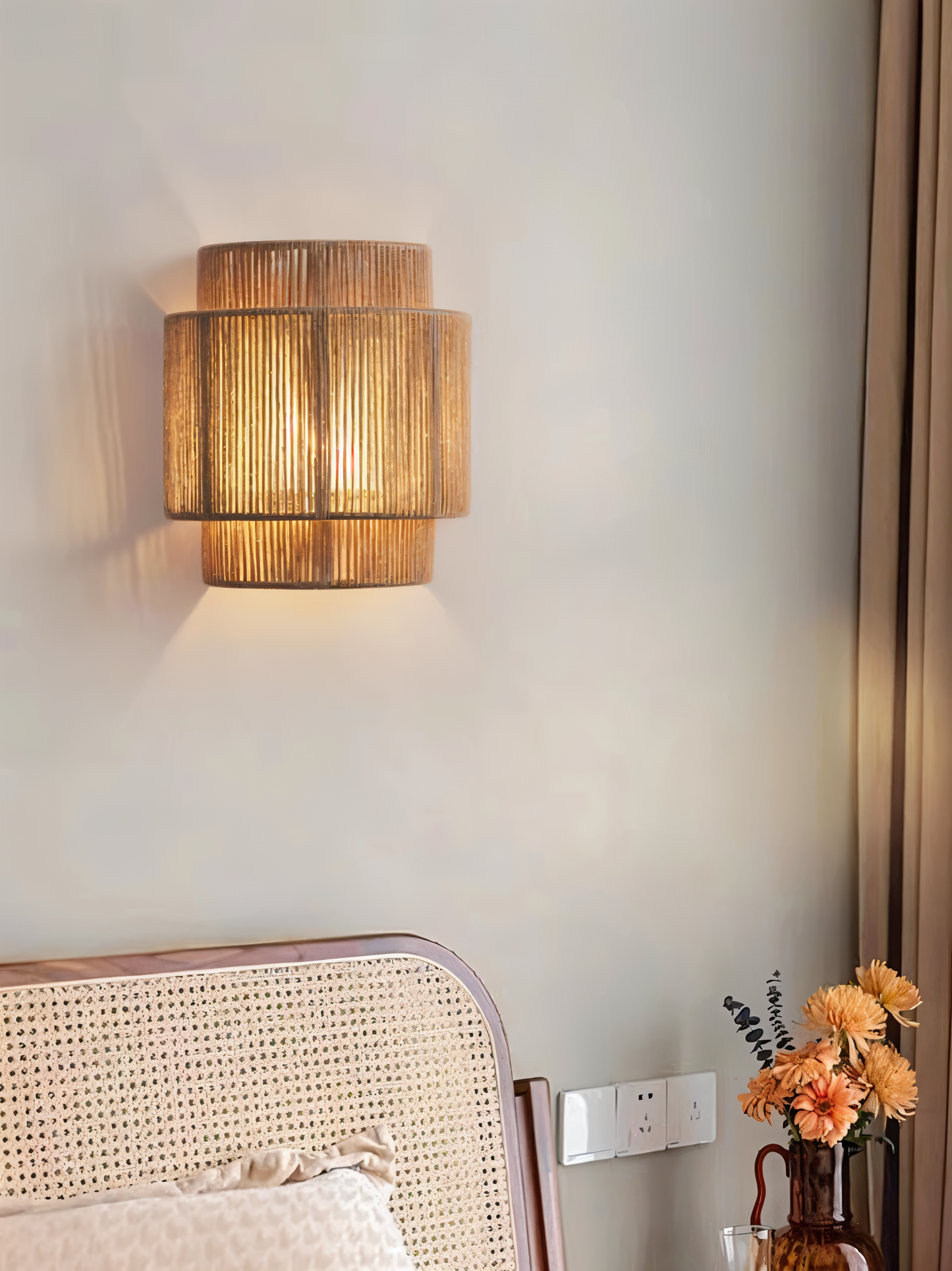 BohoGlow Hanf-Wandleuchte – Rustikaler Rattan-Lampenschirm im Naturstil