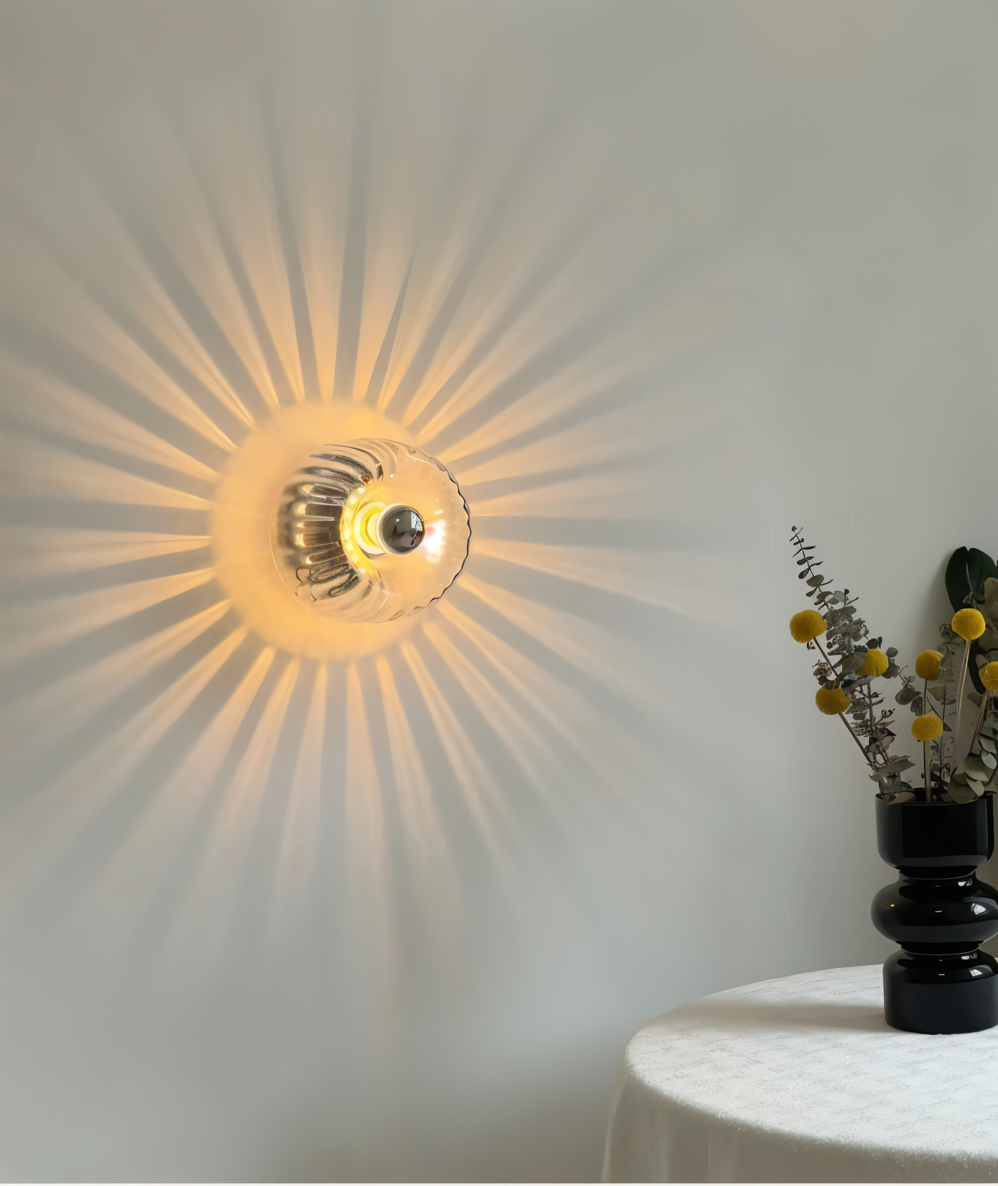 BauRib Glasleuchte – Gerippte Wandlampe im Bauhaus-Chic