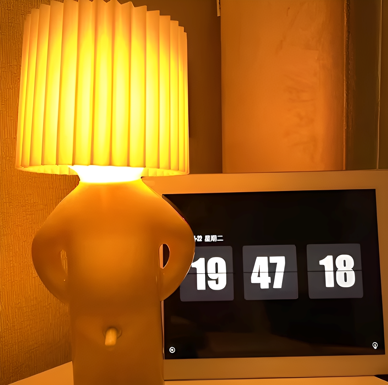 Tomo – Süße Jungen-Lampe als Nachtlicht