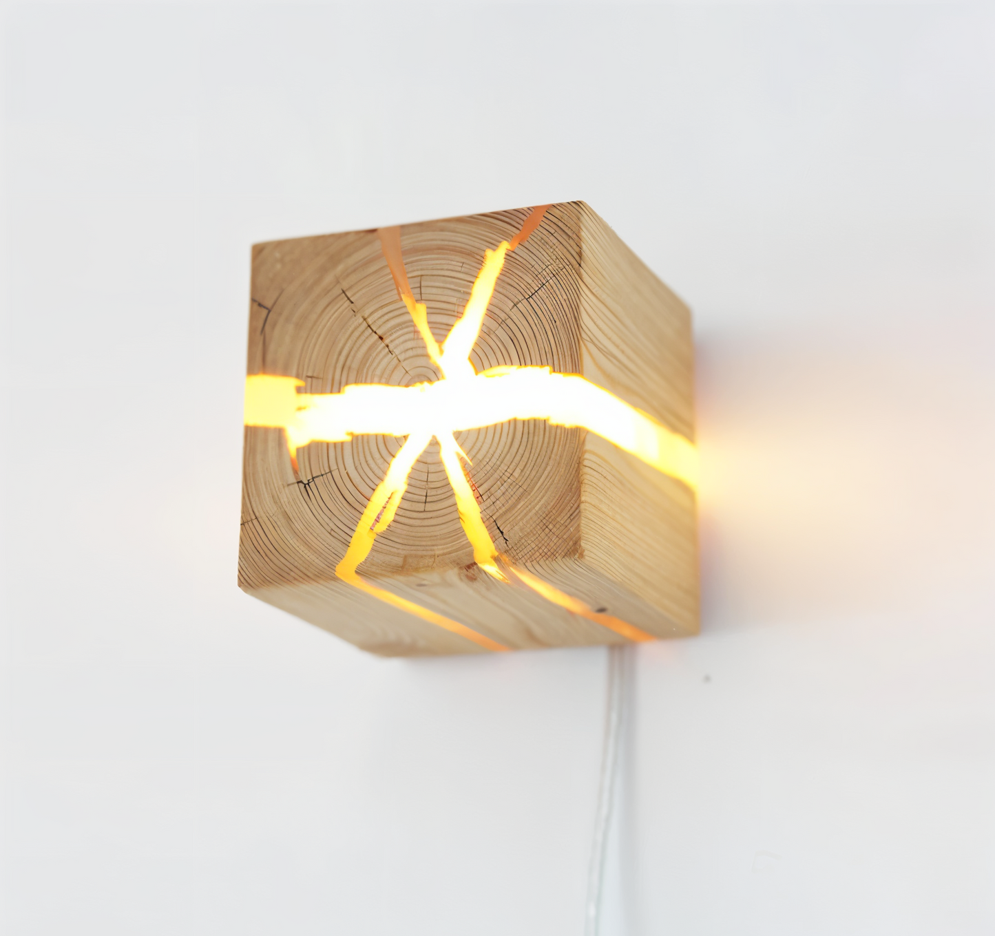 CrackleWood Artlight – Handgemachte Wandleuchte mit Holzriss-Struktur