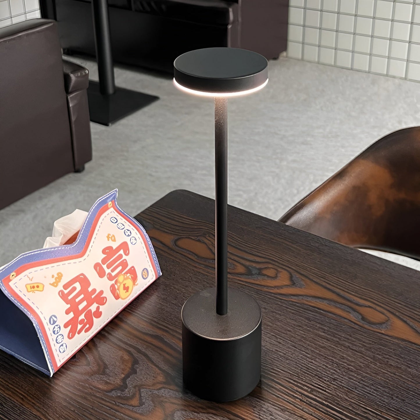 Velumo – LED-Lampe im Retro-Look mit kabellosem Ladegerät