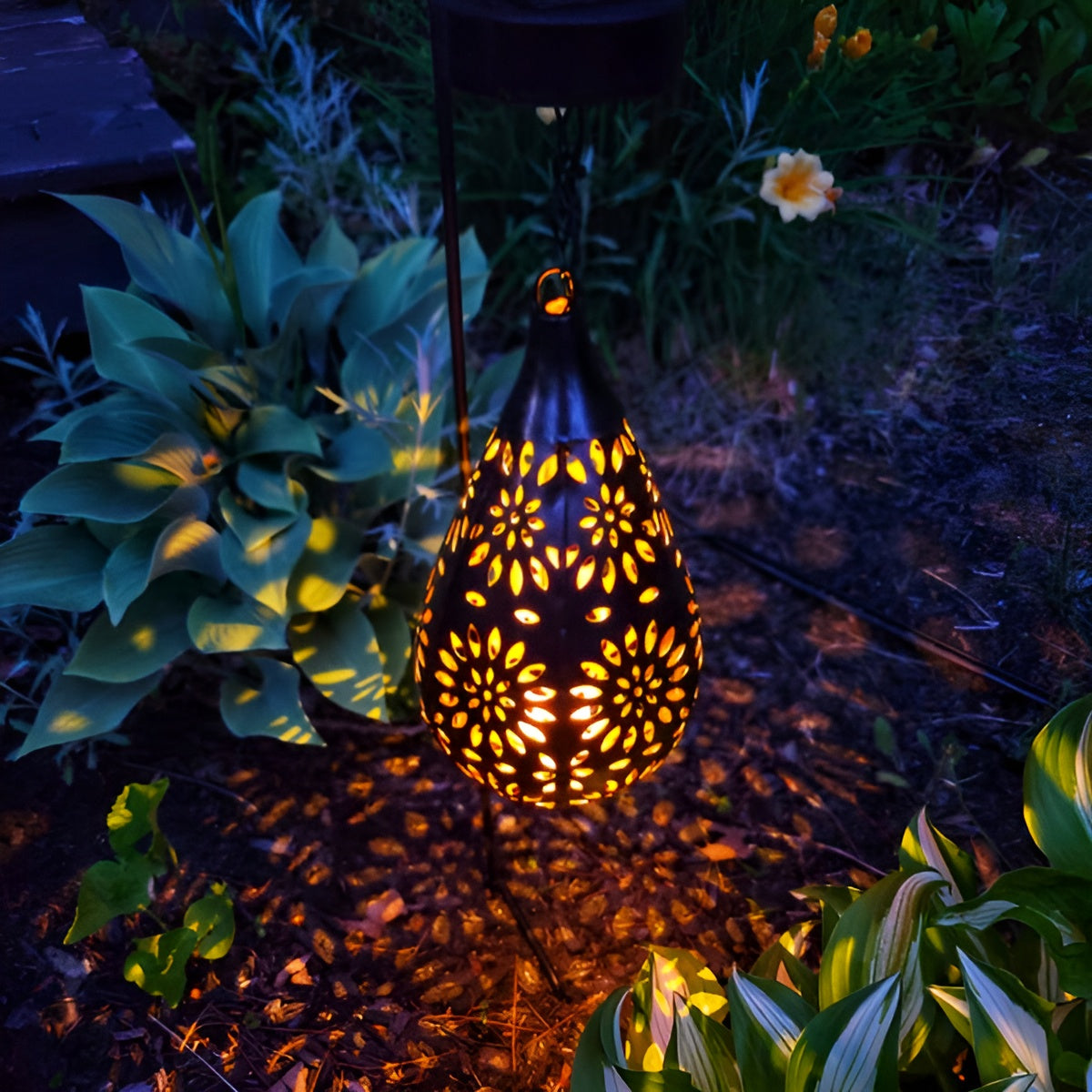 SolarBloom Lichtspiel – Hohles Gartenlicht mit Solarbetrieb & Wasserresistenz