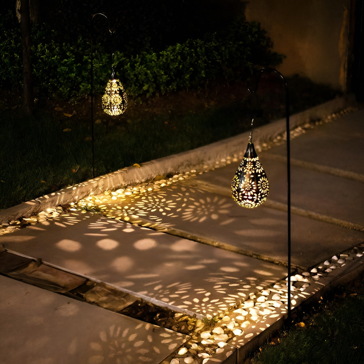 SolarBloom Lichtspiel – Hohles Gartenlicht mit Solarbetrieb & Wasserresistenz