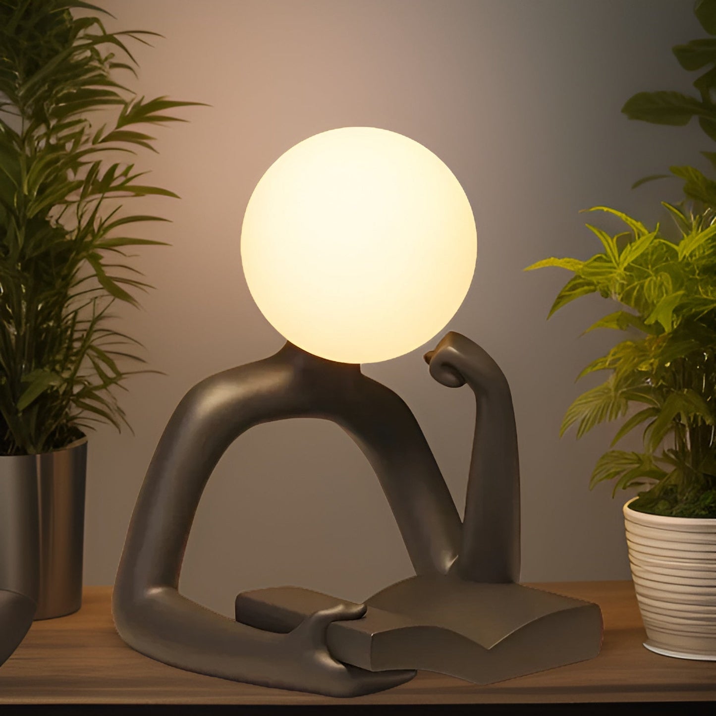 LunaThink Skulptur – Mondlicht & Denkfigur