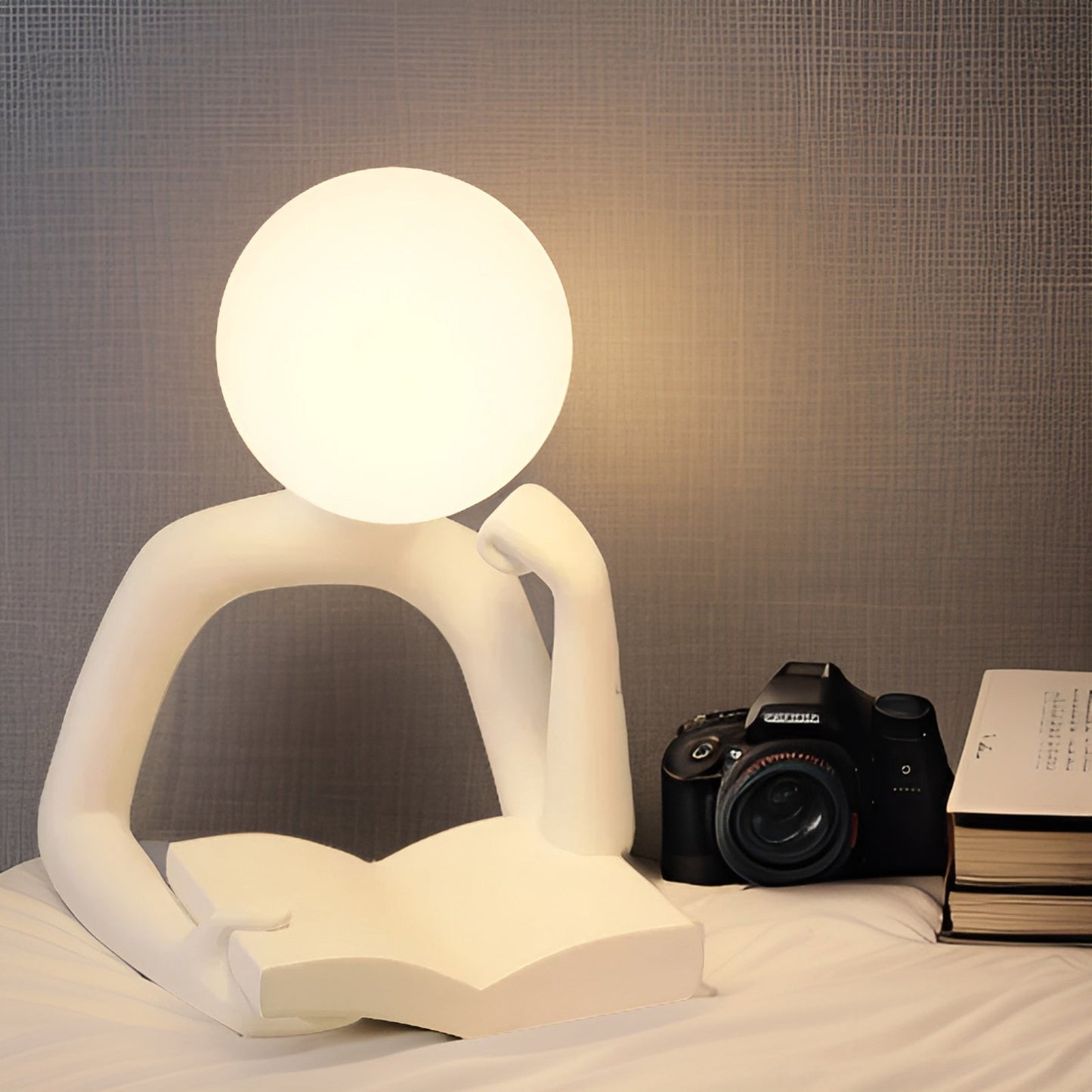 LunaThink Skulptur – Mondlicht & Denkfigur