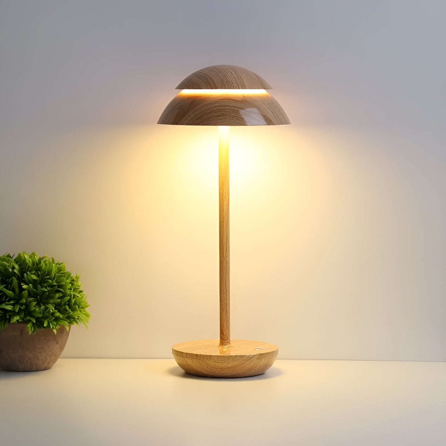 LumiShade – Kabellose LED Tischlampe mit Schirm in schlankem Design