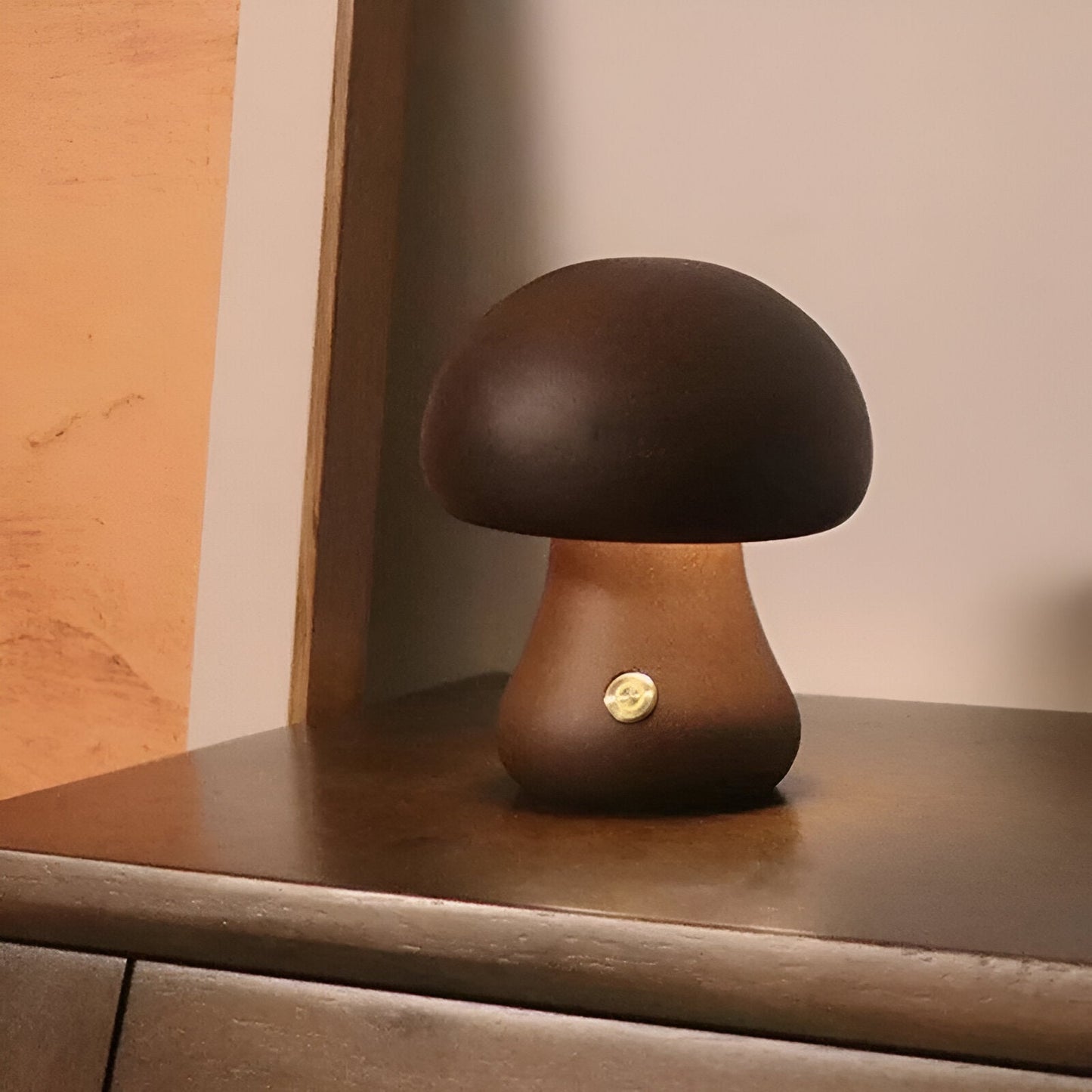 Lampe Mit Berührungsschalter Aus Holz Im Pilz-Stil
