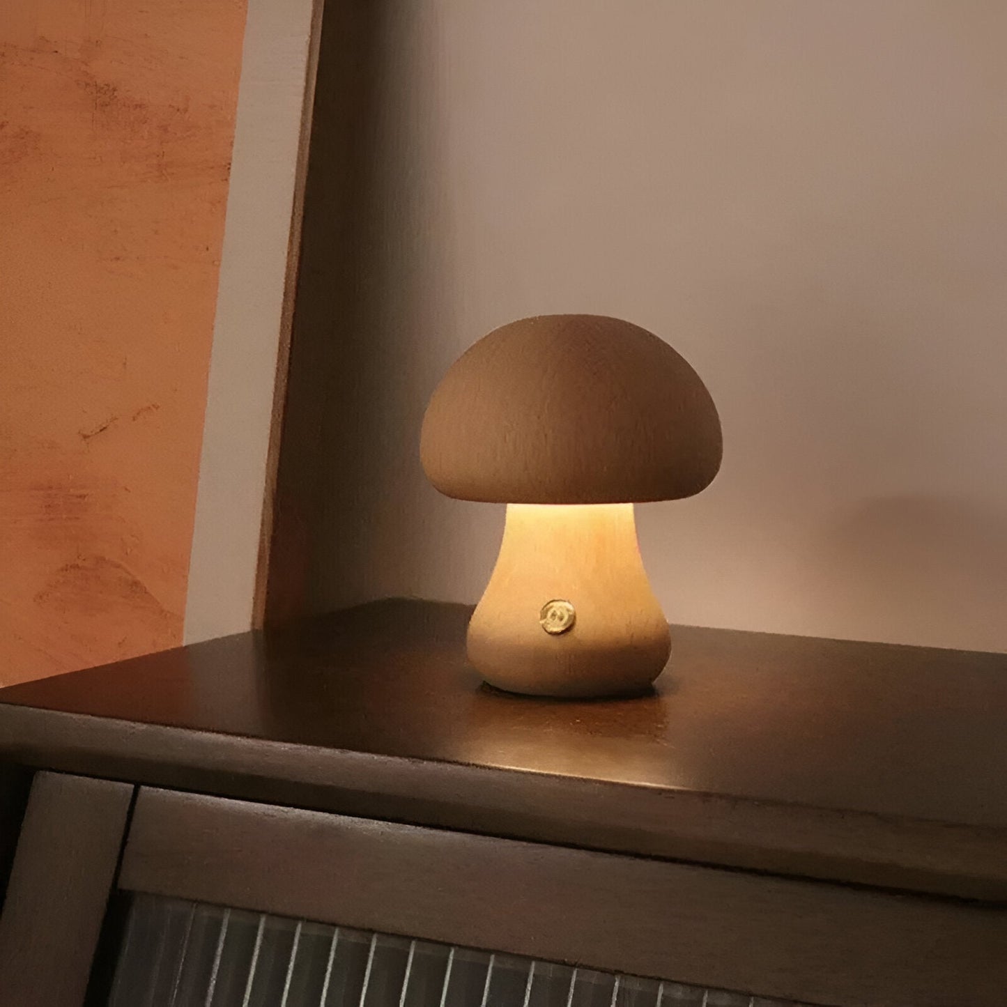 Lampe Mit Berührungsschalter Aus Holz Im Pilz-Stil
