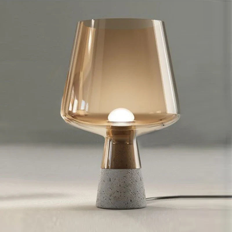 Tischlampe im Trinkglasstil