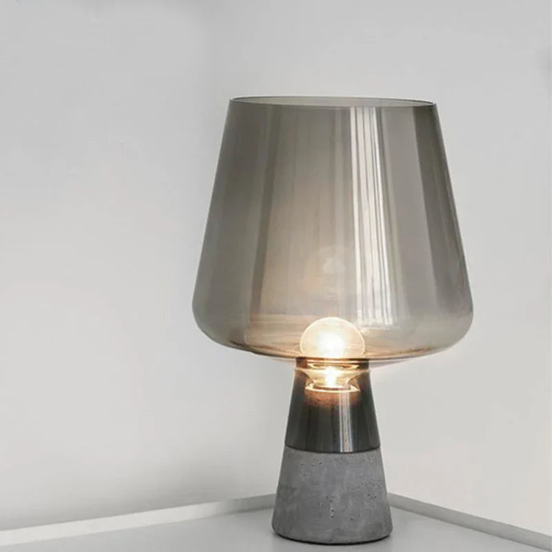 Tischlampe im Trinkglasstil