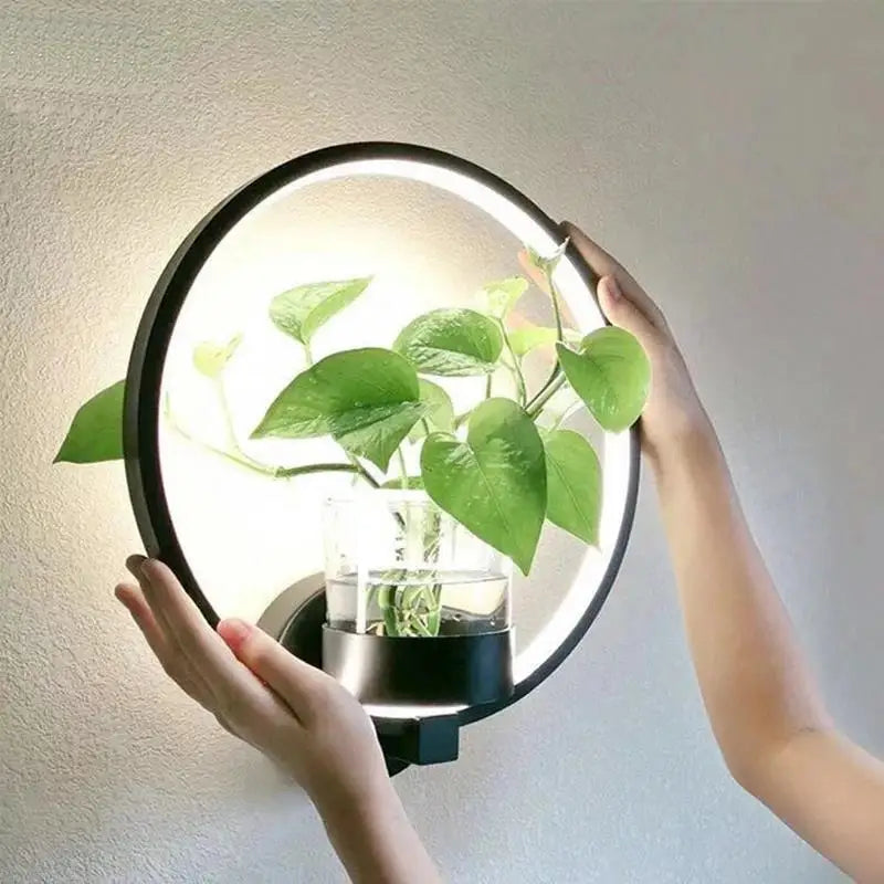 Minimalistische grüne Pflanzenwandlampe