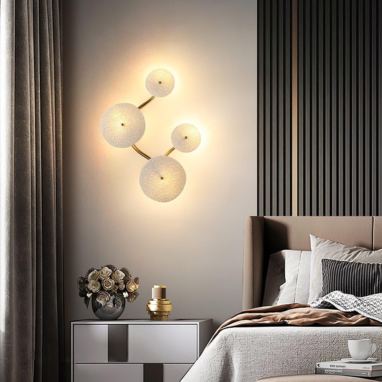 Olivia – Wandleuchte im Lotusblüten-Design