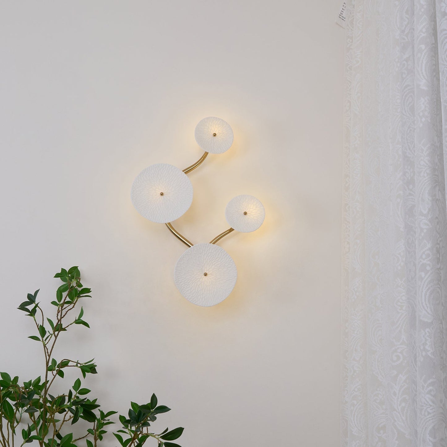 Olivia – Wandleuchte im Lotusblüten-Design