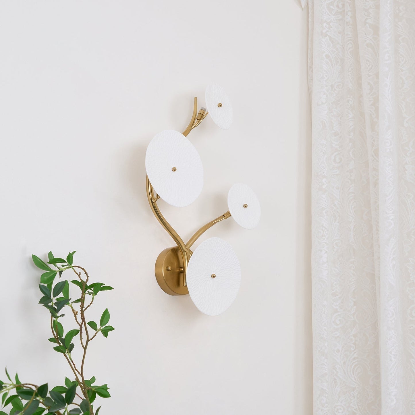 Olivia – Wandleuchte im Lotusblüten-Design