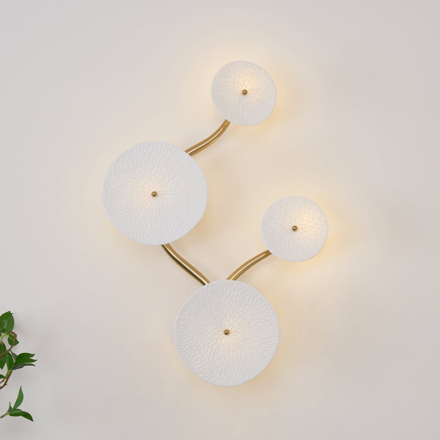 Olivia – Wandleuchte im Lotusblüten-Design