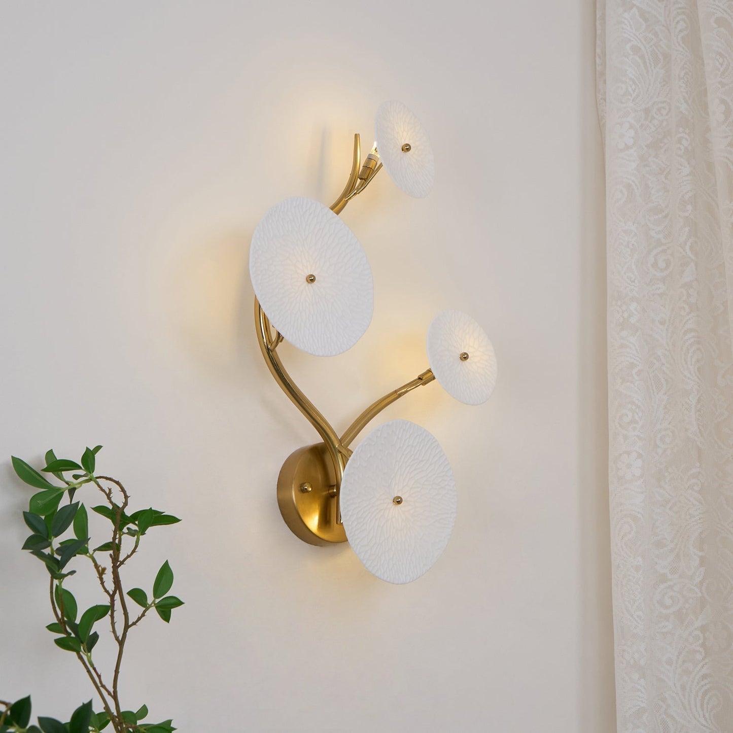 Olivia – Wandleuchte im Lotusblüten-Design