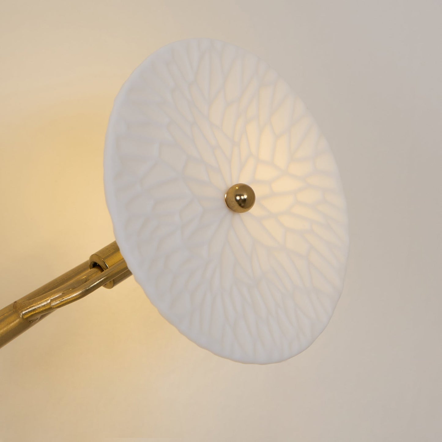 Olivia – Wandleuchte im Lotusblüten-Design