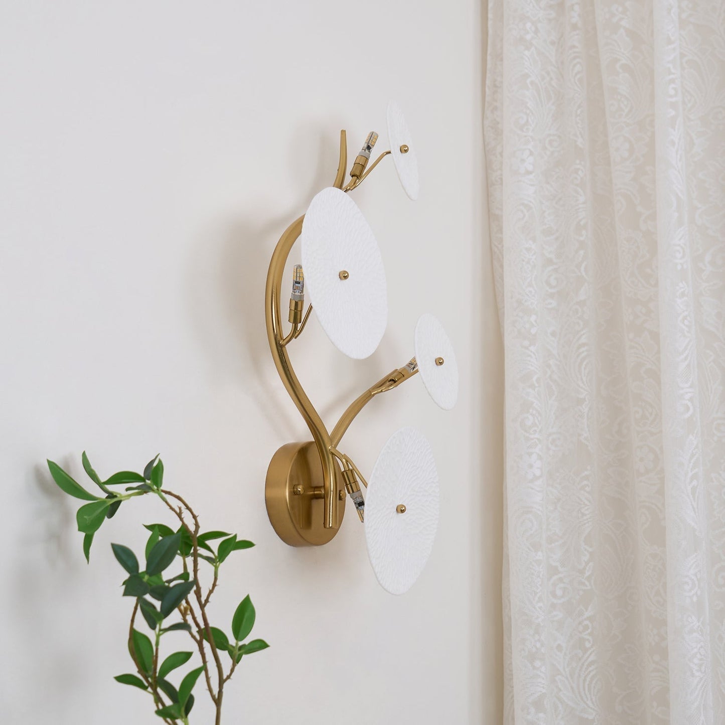 Olivia – Wandleuchte im Lotusblüten-Design