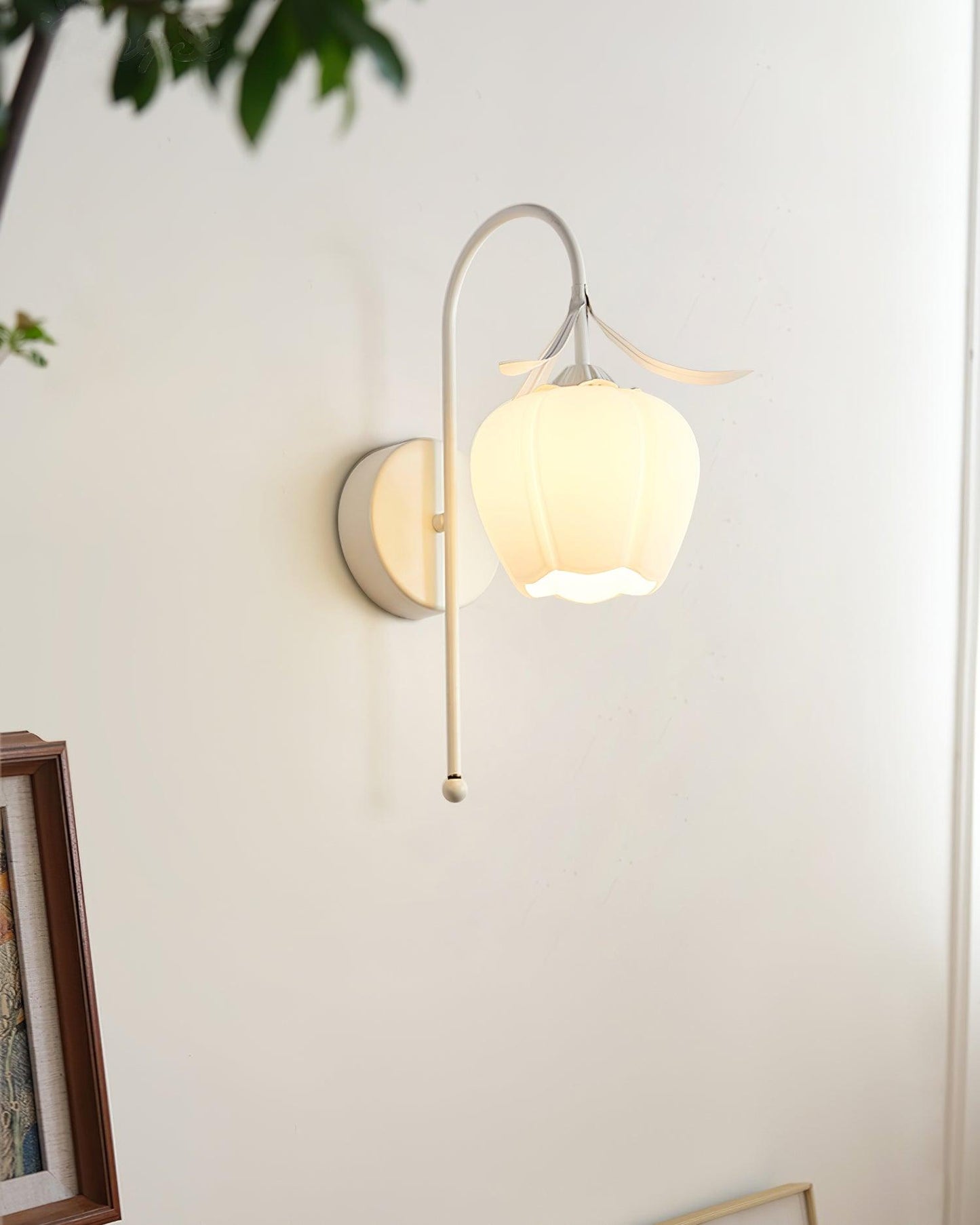 Neri – Wandleuchte im Orchideen-Design