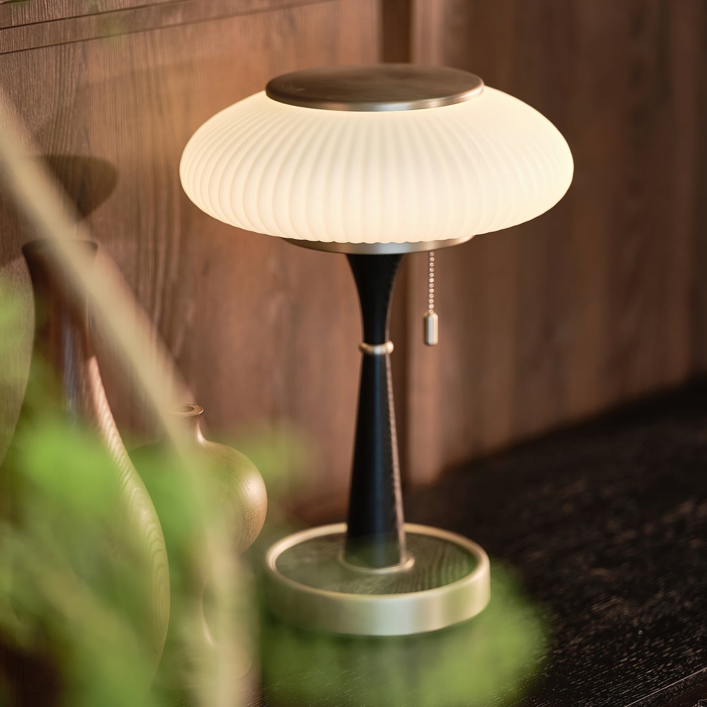 Noelia – Retro Tischlampe aus Holz