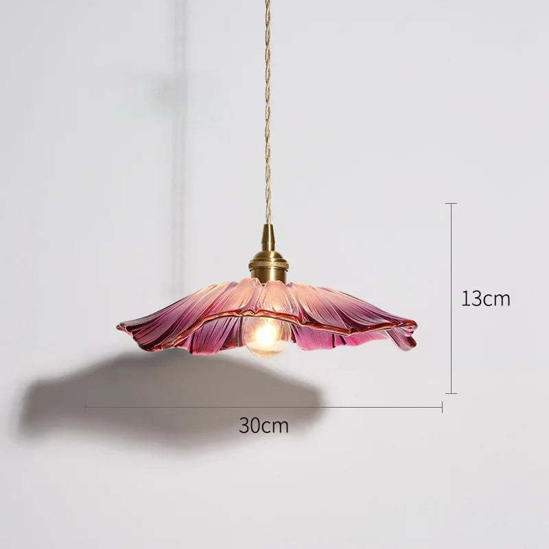 Kronleuchter aus Kunstglas im floralen Stil