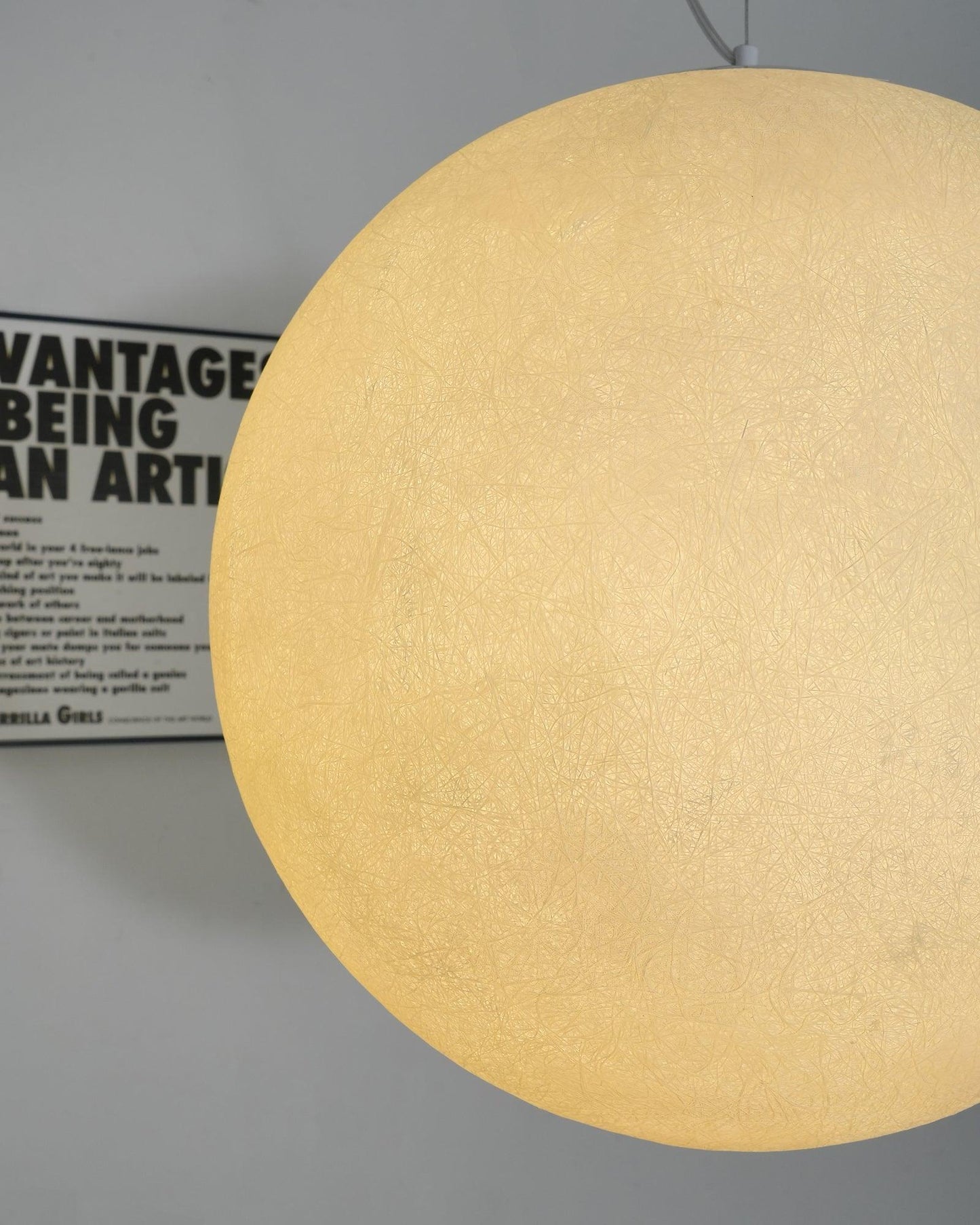 MondMagie – Hängeleuchte im schimmernden Vollmond-Design