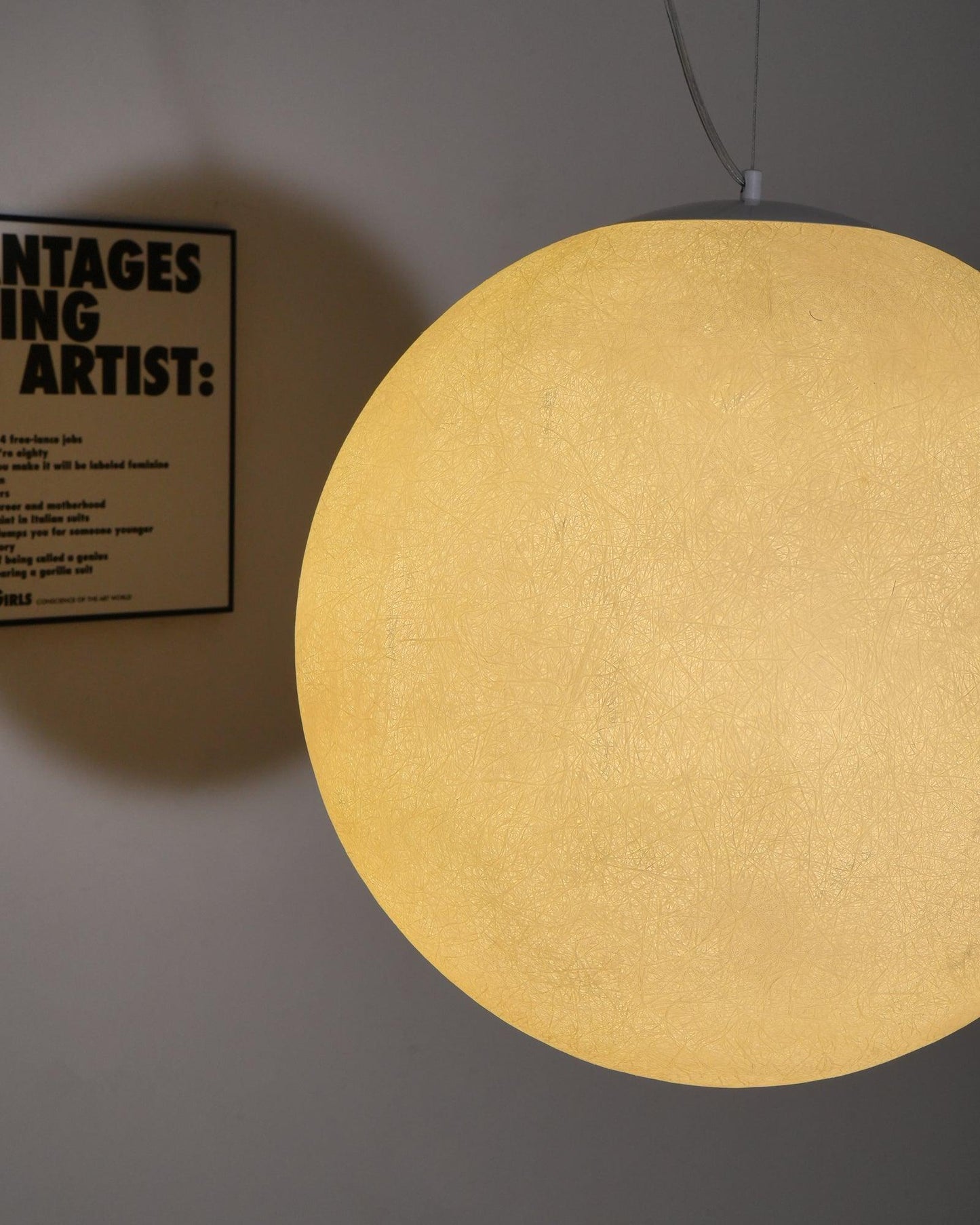 MondMagie – Hängeleuchte im schimmernden Vollmond-Design