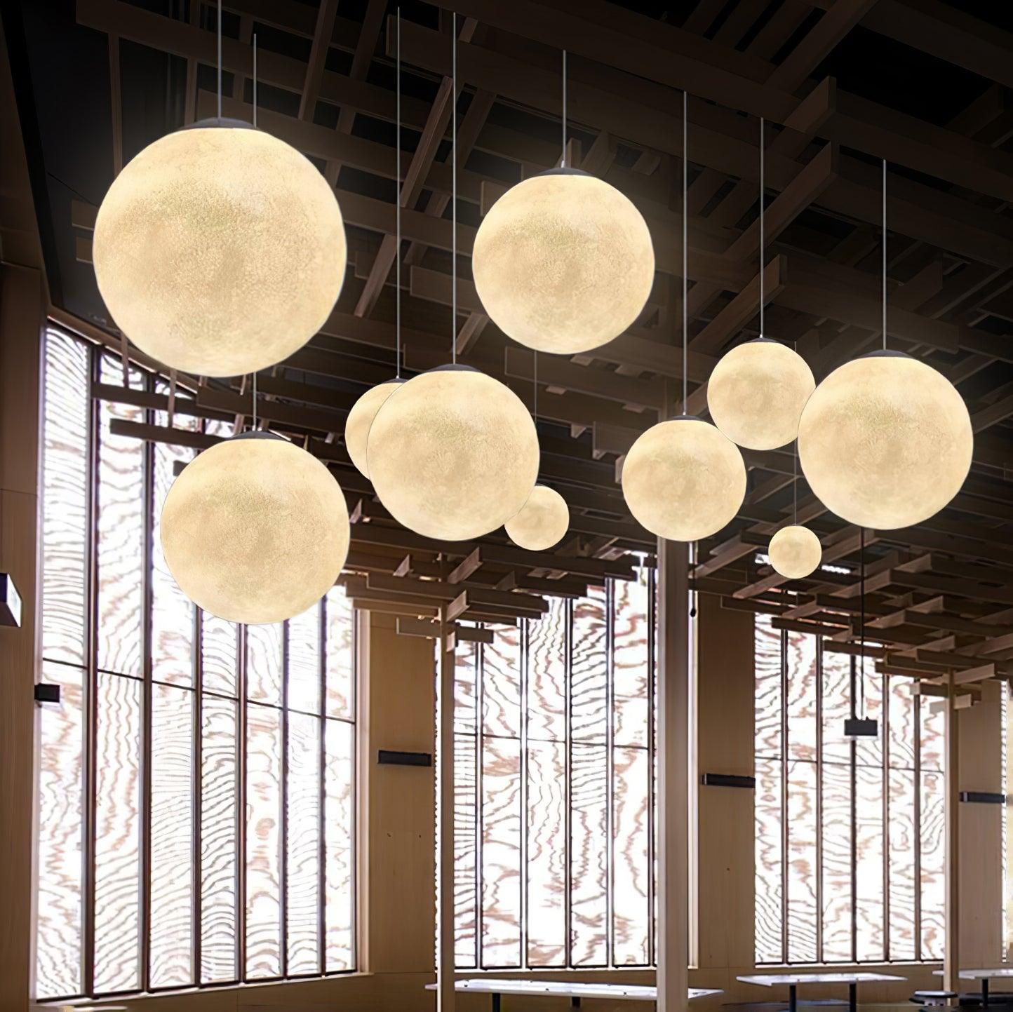 MondMagie – Hängeleuchte im schimmernden Vollmond-Design