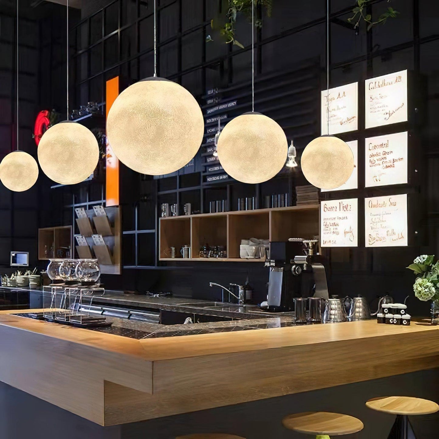 MondMagie – Hängeleuchte im schimmernden Vollmond-Design