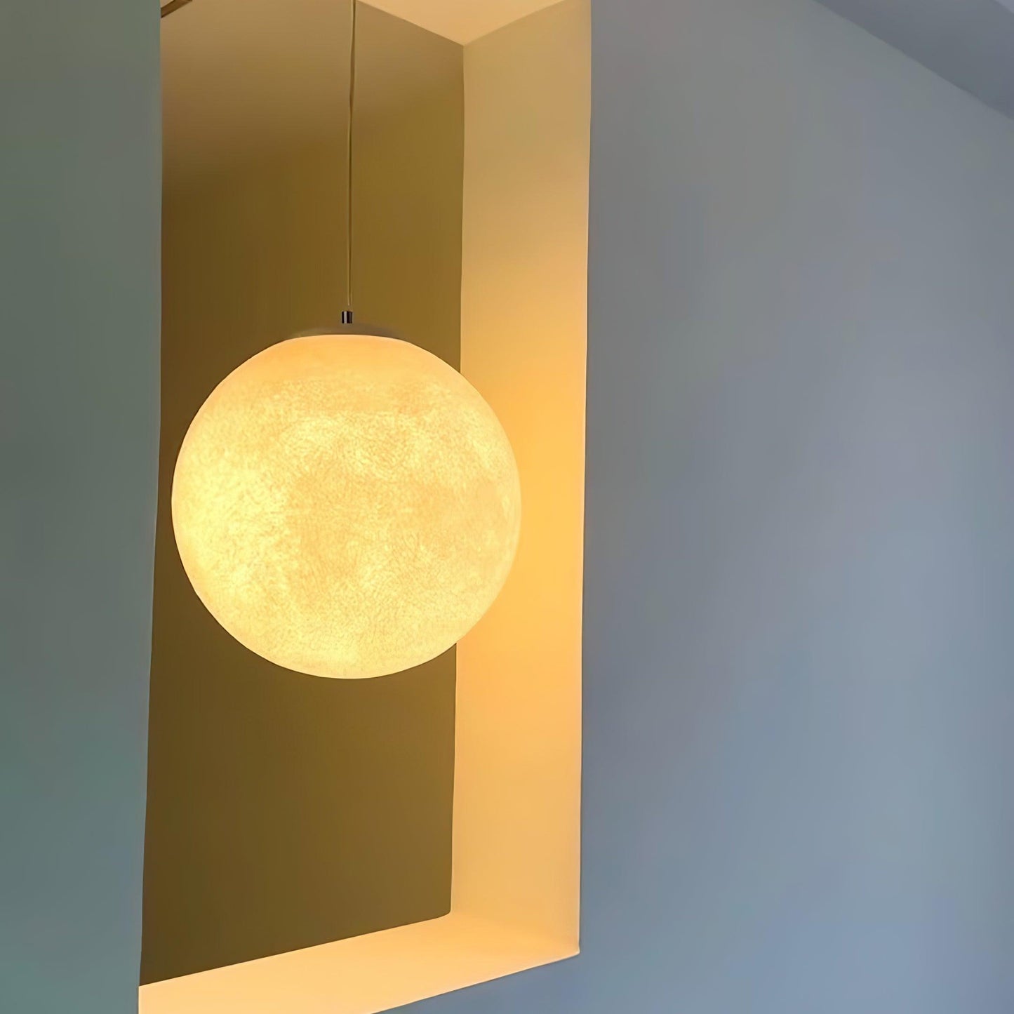 MondMagie – Hängeleuchte im schimmernden Vollmond-Design