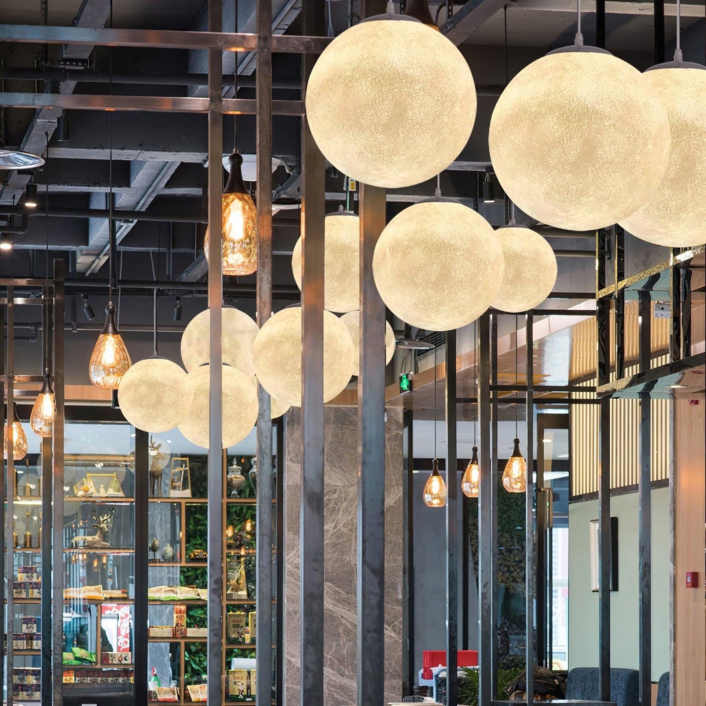 MondMagie – Hängeleuchte im schimmernden Vollmond-Design